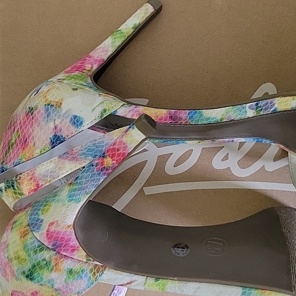 Shoes - Picture 3 of 3